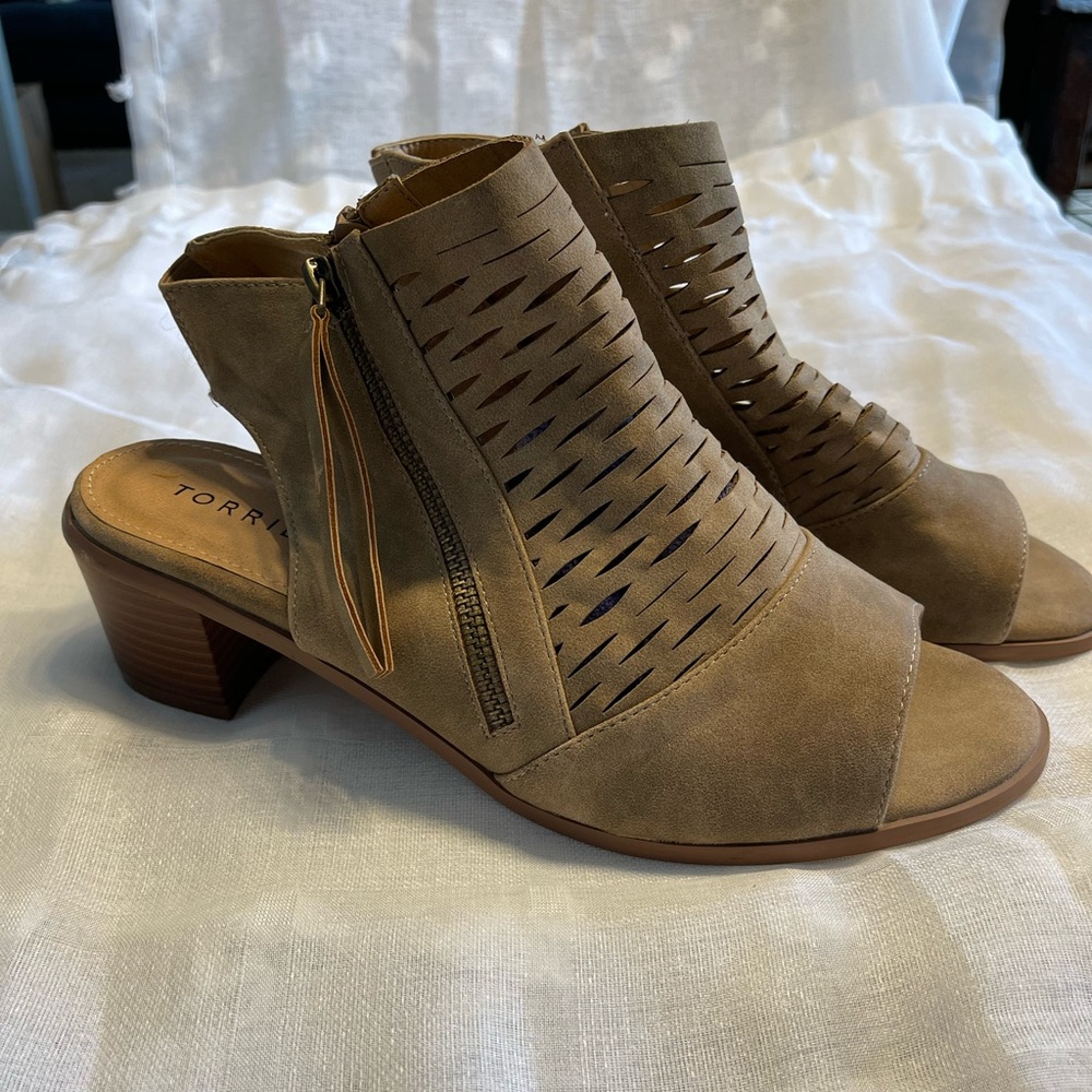 Size 10 Tan torrid sandals